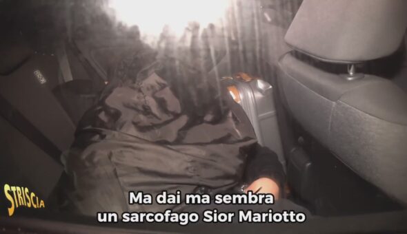 Stasera a Striscia la notizia le immagini del movimentato Tapiro d'oro a Mariotto dopo l'esito del sondaggio del tg satirico