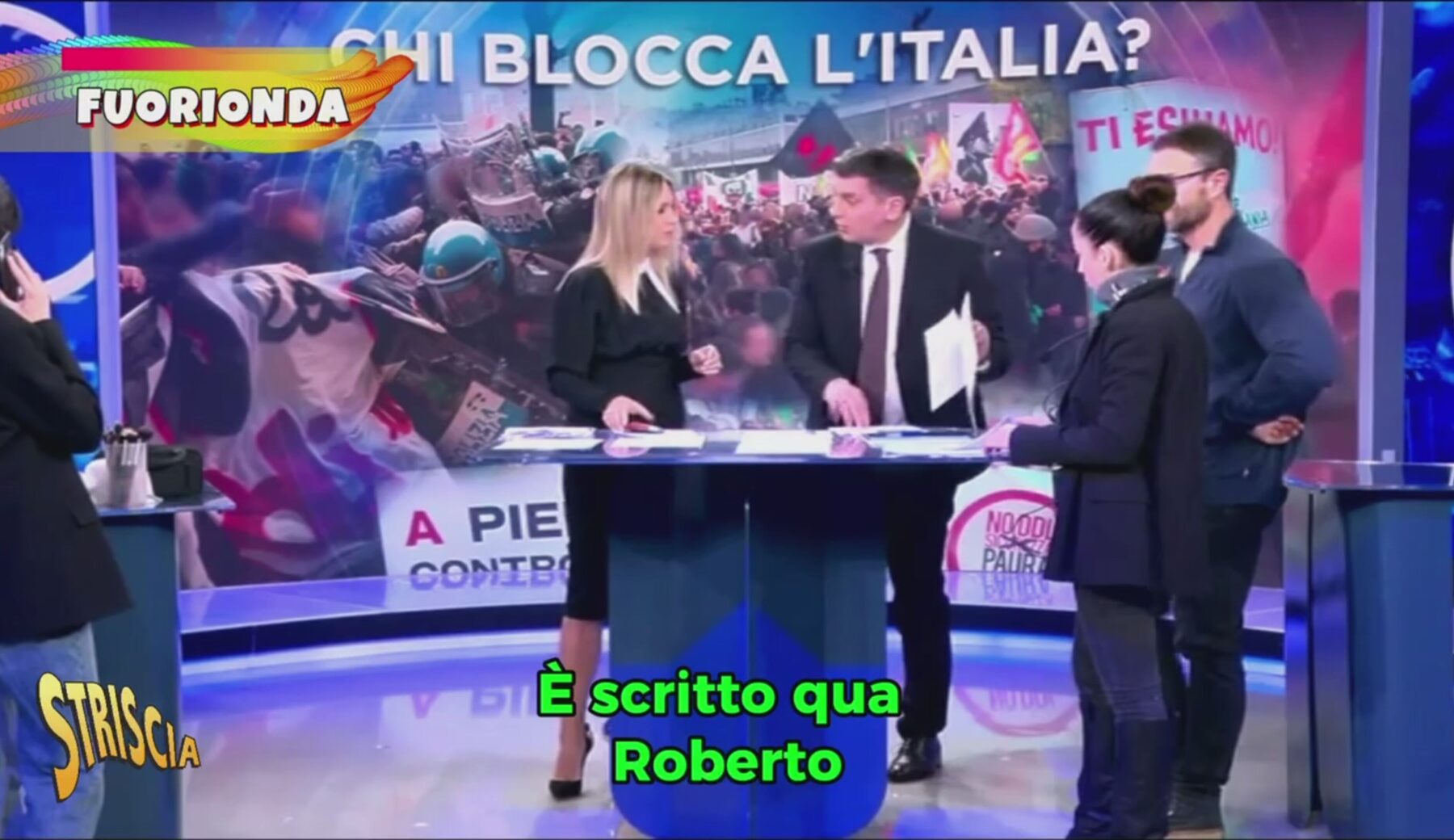 Clamoroso fuorionda a “4 di Sera”. Volano stracci tra Roberto Poletti e Francesca Barra che minaccia di non andare in onda. Altro che clima natalizio…