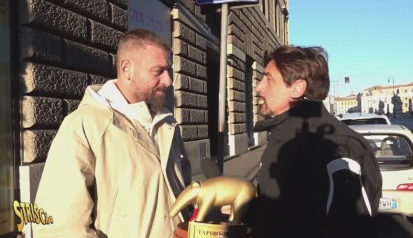Anteprima - Tapiro d'oro con corno portafortuna a Daniele De Rossi per un 2024 finito male