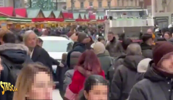 Stasera a Striscia la notizia: Valerio Staffelli a Milano entra senza ostacoli con l'auto in una piazza Duomo gremita, in barba all'innalzamento dei livelli di sicurezza promesso dal ministro Piantedosi