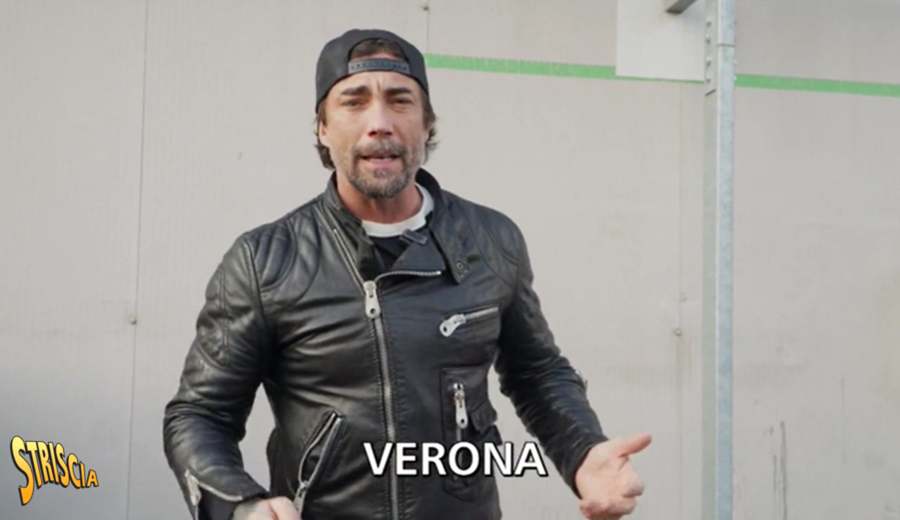 Questa sera a Striscia la notizia: finte sordomute smascherate da Vittorio Brumotti al Motor Bike Expo di Verona