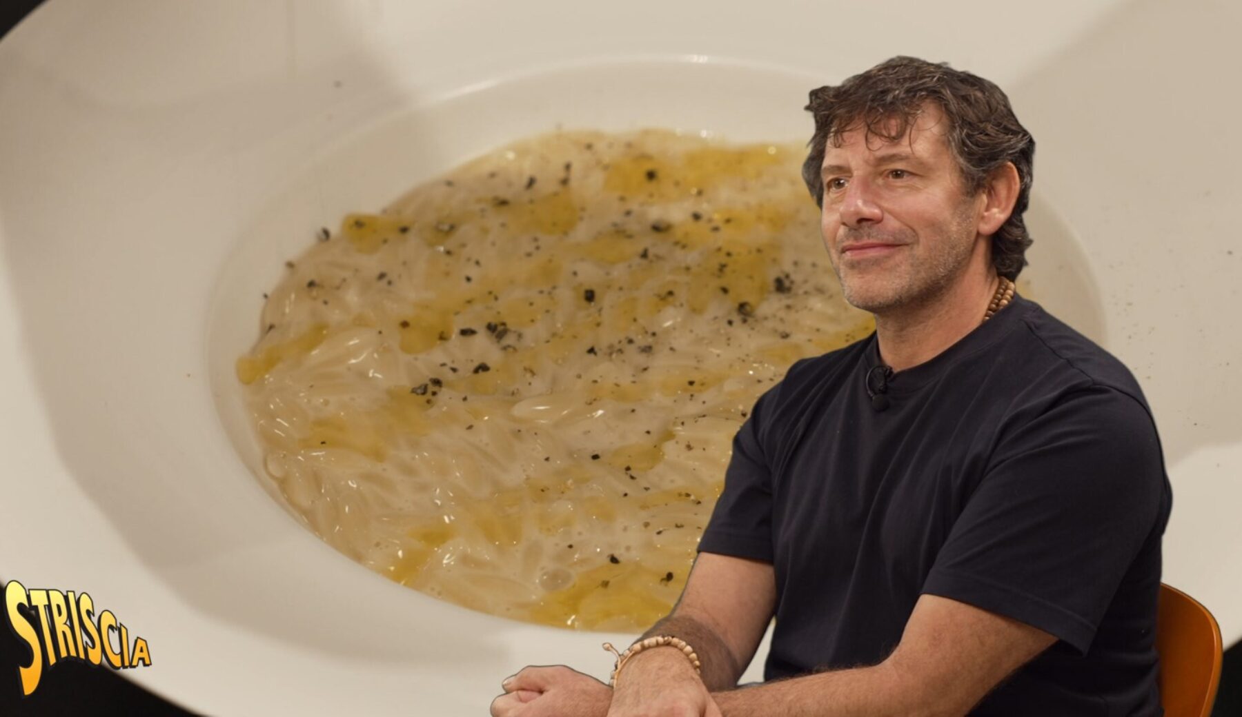 Domani sera a Striscia: la “Pastina in bianco” di Cesare Battisti