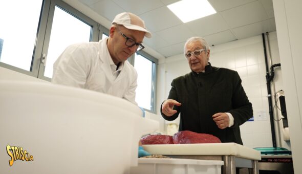 Questa sera a Striscia la notizia nella rubrica “Paesi, paesaggi...” Davide Rampello e la carne salada del Trentino
