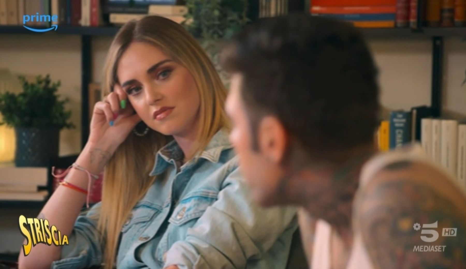 Chiara Ferragni a giudizio per truffa aggravata, per il Pandoro Gate e il caso delle uova pasquali. Tapiro d’oro per la scelta di Fedez di cantare “Bella stronza” con Masini a Sanremo. Ma chi è in realtà la “stronza”?