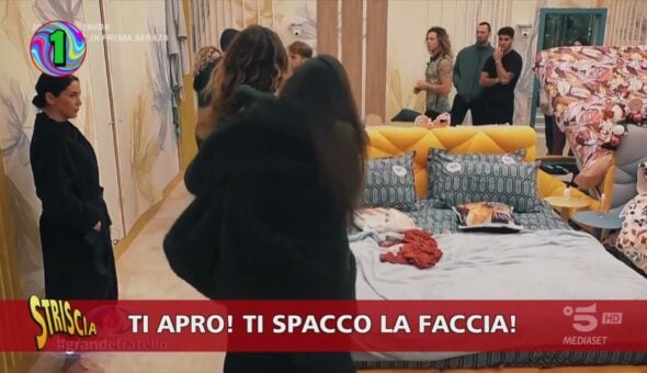 La stellare Valeria Marini e la lite dei concorrenti del Gf si prendono la scena de 