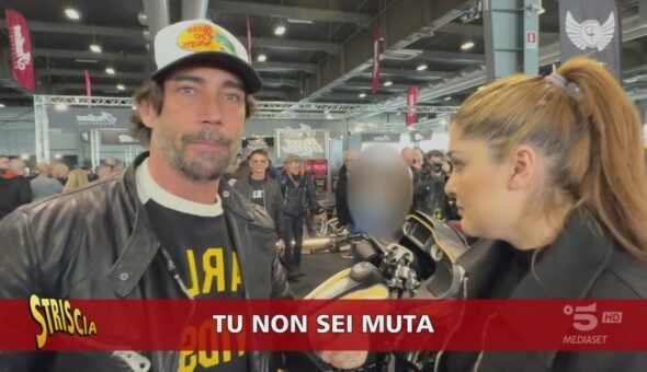 Brumotti a Verona: si fingono sordomute e chiedono soldi per falsa beneficenza