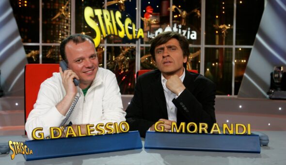 Tanti auguri a Gigi D'Alessio, re della canzone napoletana e anche conduttore di Striscia!
