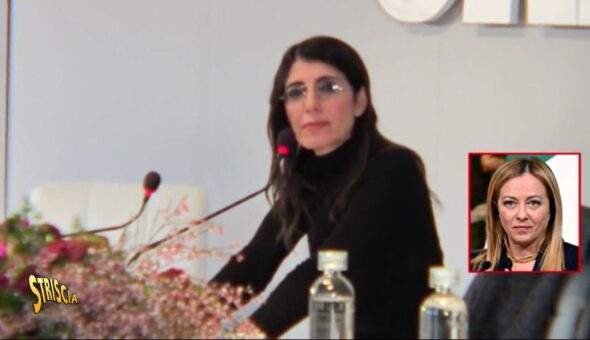 Esclusiva Striscia: Giorgia si rifiuta di mandare un bacio direttamente a Giorgia Meloni. «Ma da donna posso solo mandare baci a donne che lavorano»