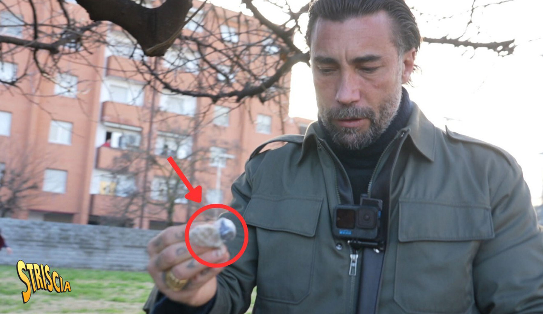Stasera a Striscia: Parma, spaccio di droga dal bar al parco giochi. Il servizio di Vittorio Brumotti