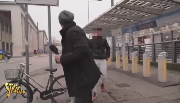 Attimi di terrore per Max Laudadio e la sua troupe: aggrediti durante un servizio sui compro oro abusivi a Padova