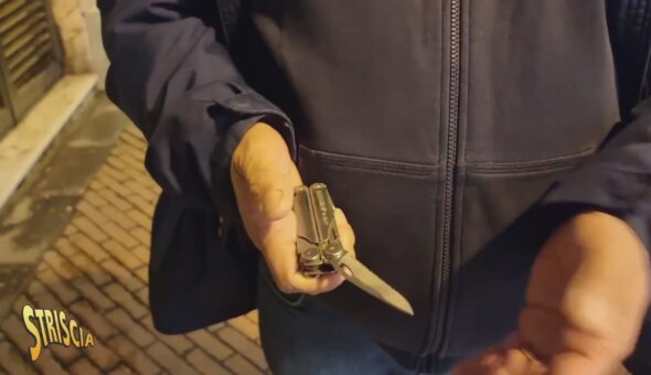 Stasera a Striscia: un nostro attore (con un coltello alla cintura) buca l'imponente servizio di sicurezza di Sanremo