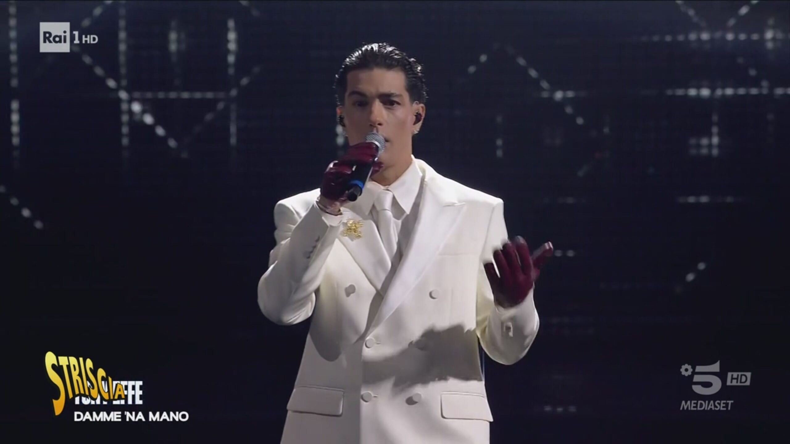 Sanremo 2025: Tony Effe usa il fondotinta e copre tutti i tatuaggi