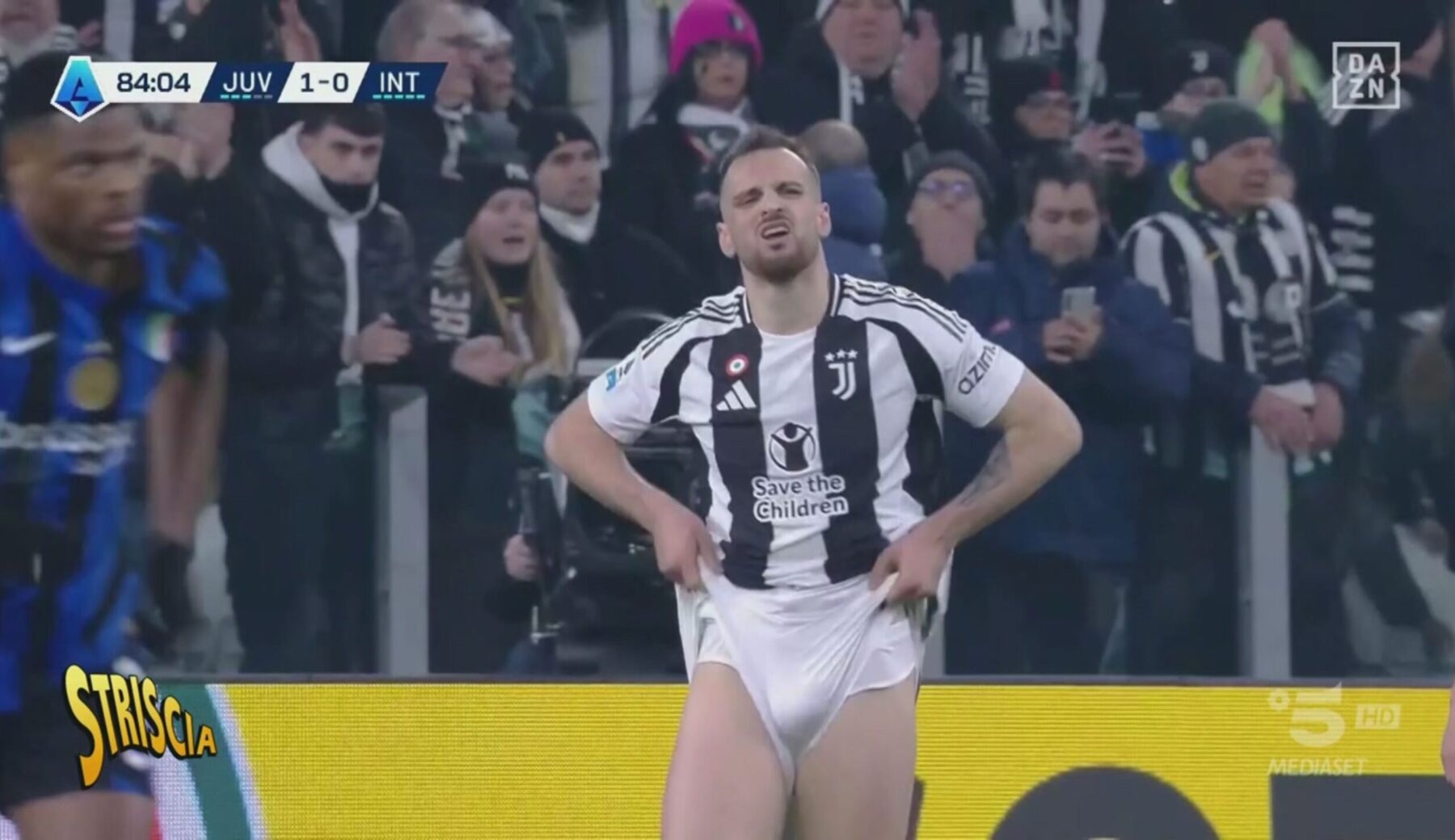 Aspettando Juve-Inter, ecco gli Striscioni dell’ultimo “derby d’Italia”, tra “agguati gufeschi” e premonizioni improbabili…