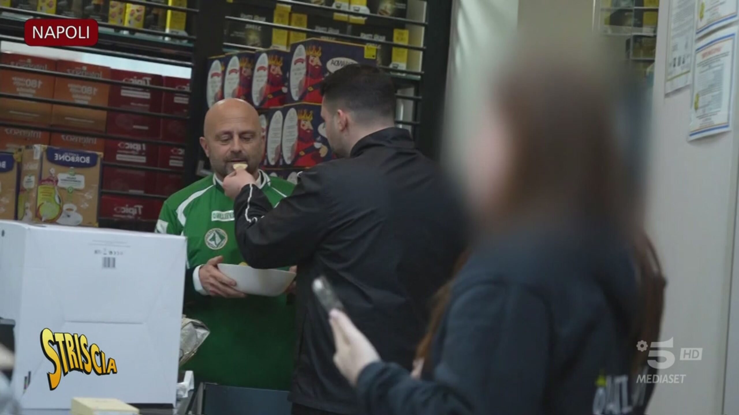 Iphone sottocosto ma solo con pagamenti non tracciabili: l’inchiesta di Luca Abete