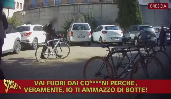 Anteprima - Calci e pugni contro un gancio di Striscia la notizia, aggredito a Brescia durante un servizio sui compro oro abusivi