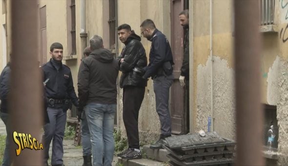 Milano, via tutti gli occupanti dal palazzo di via Bodoni: interviene la Polizia