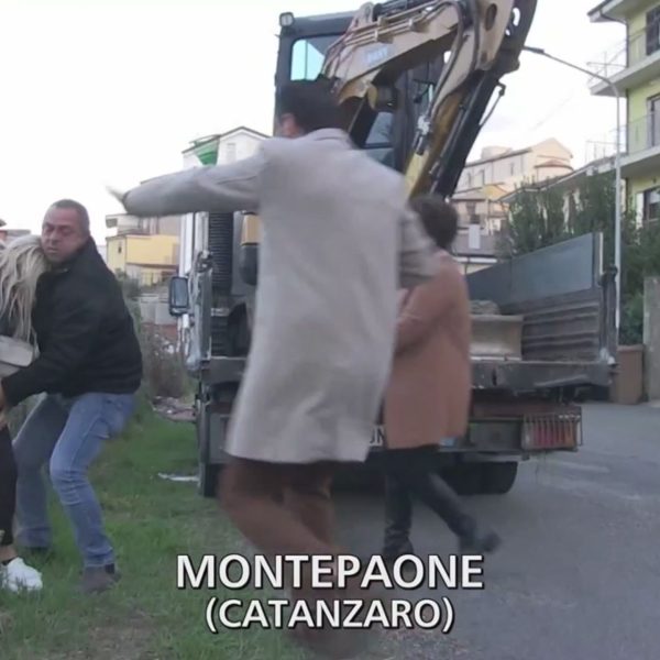 «Vi vengo a prendere sotto casa»: Macrì e la sua troupe aggrediti a Montepaone (Catanzaro)