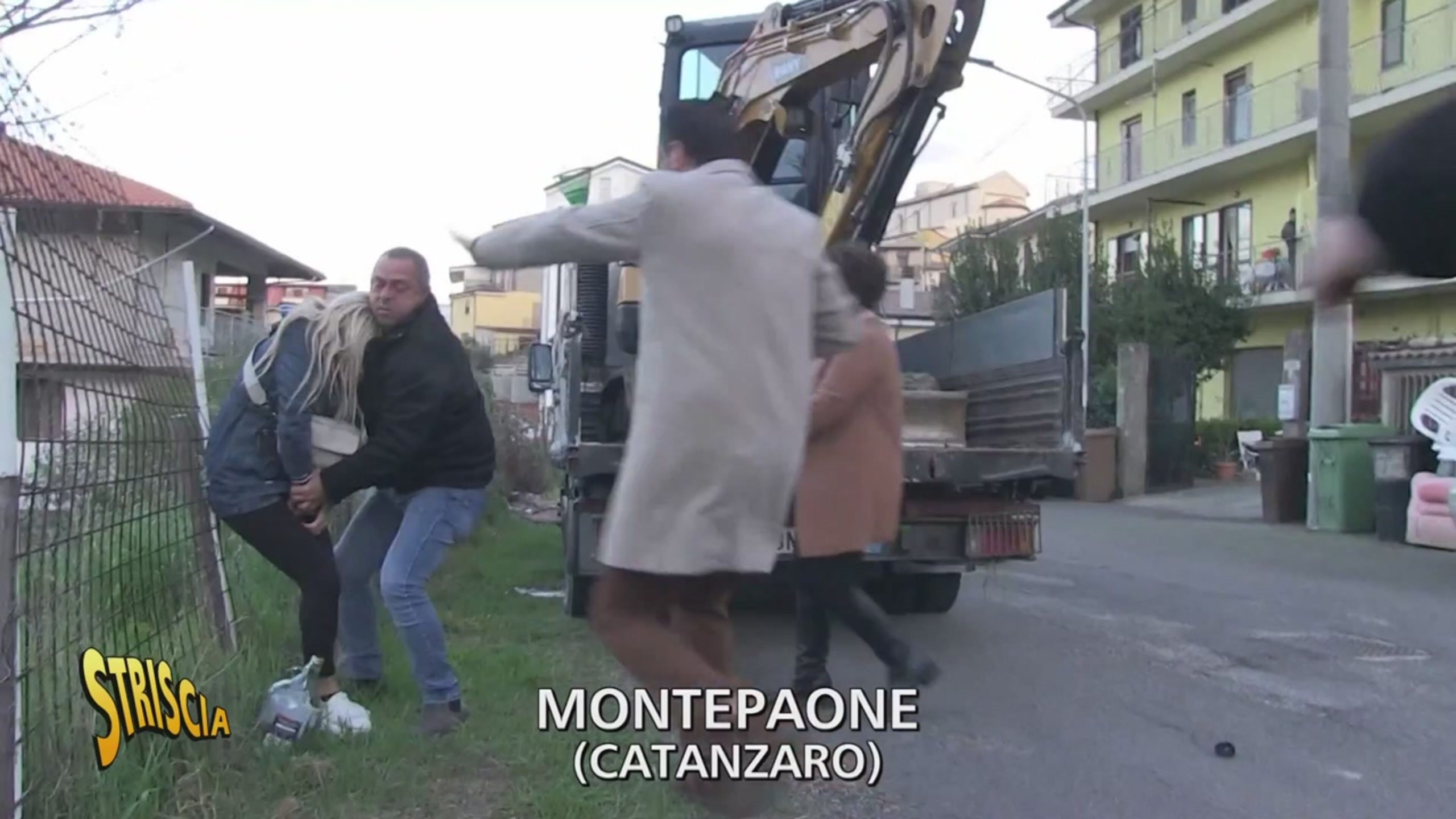 «Vi vengo a prendere sotto casa»: Macrì e la sua troupe aggrediti a Montepaone (Catanzaro)