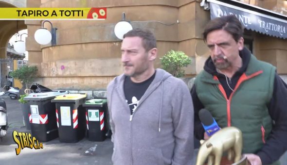 Tapiro d'oro a Francesco Totti per l'ospitata in Russia ad un evento patrocinato da un sito di scommesse