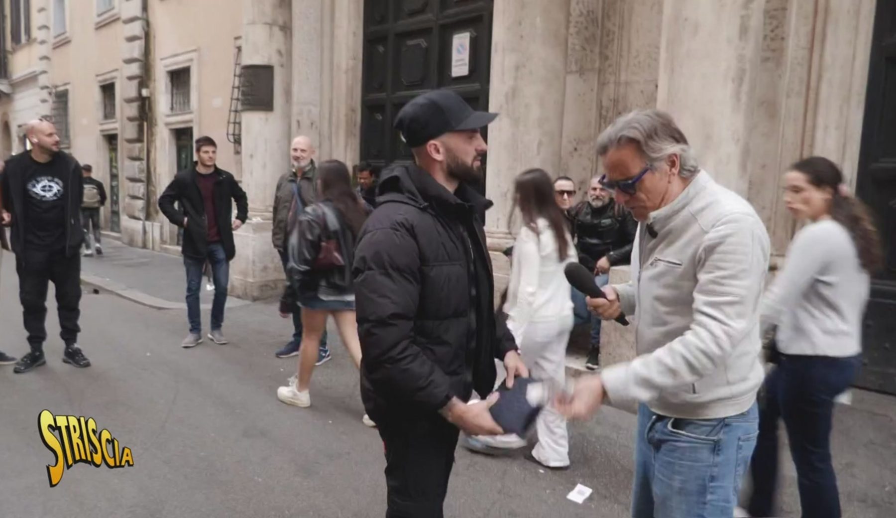 L’inganno del “gioco delle tre tavolette”. Il servizio di Ghione a Roma