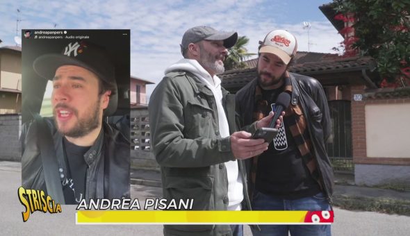 Kiss me Striscia! Canta Andrea Pisani dei PanPers, beccato con il telefono al volante