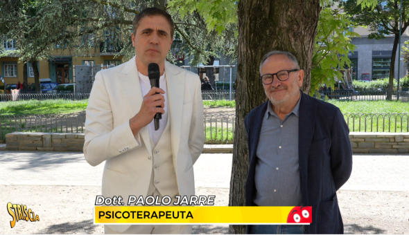 Dopo il professor Fiasco, anche lo psicoterapeuta Paolo Jarre mette in guardia sulla pericolosa connessione tra Affari Tuoi e ludopatia. Oggi a Striscia