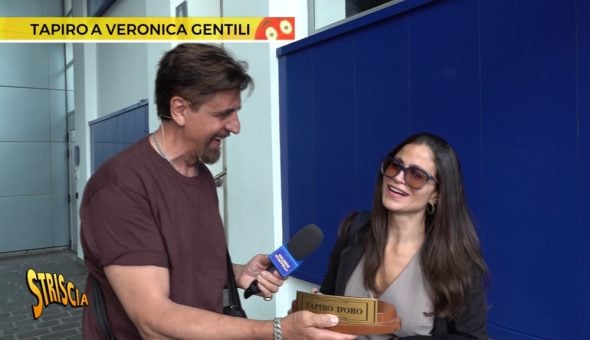Solo la base del Tapiro d'oro a Veronica Gentili. Dopo il ritiro dei concorrenti dall'Isola dei famosi, scappa anche il Tapiro. «Avevamo detto che avremmo fatto l’Isola più dura di sempre»