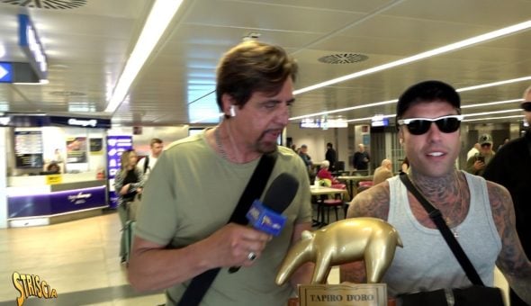 Rissa sfiorata con Blur alla “Kings League”: Tapiro d’oro a Fedez. Oggi a Striscia