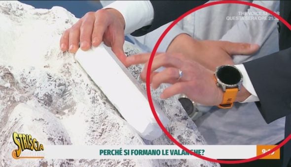 Unomattina, scenografia a base di orologi per lanciare meglio uno spottone occulto?