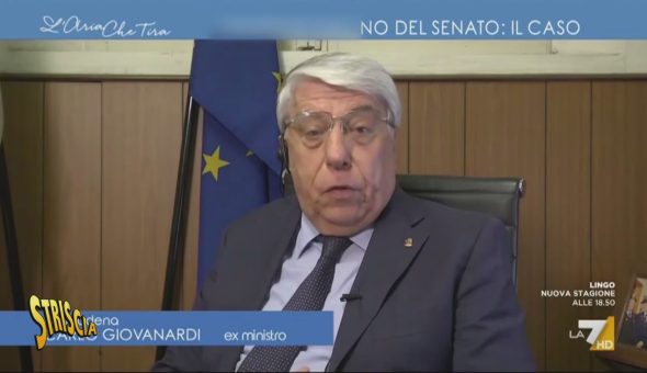 Giovanardi scorda dove ha parcheggiato l'auto e denuncia il furto. E alla fine se la prende con la lentezza delle istituzioni!