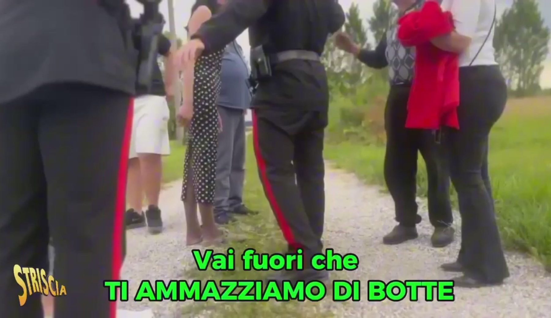 Terrore per Rajae e la sua troupe in una casa occupata a Treviso. Oggi a Striscia