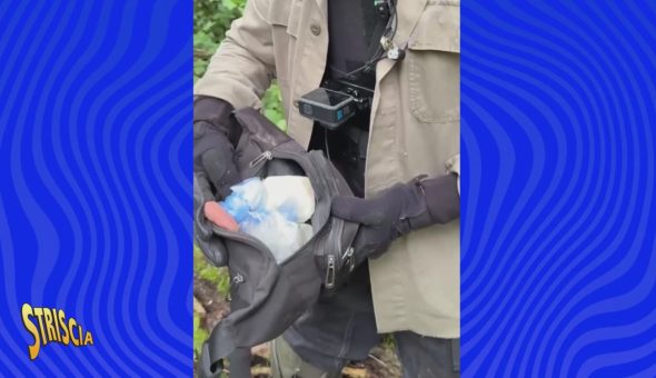 Settala (MI), un borsello pieno di cocaina recuperato da Vittorio Brumotti
