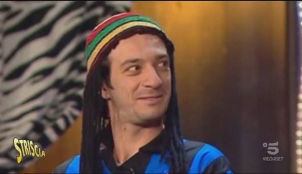 Tanti auguri a Ficarra, il conduttore dai mille… sosia!