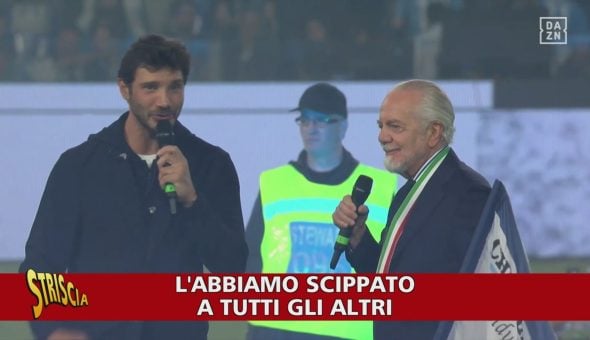 Striscioni di Militello: per De Martino lo scudetto è scippato, cioè 