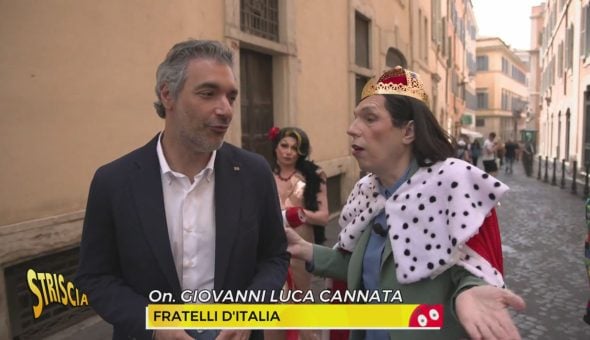 Elezioni amministrative, la ricetta della Zia Elly per vincere? Sobrietà e umiltà… sotto la corona dorata
