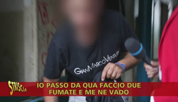 Torino, la piscina del Parco Sempione abbandonata e ormai occupata dagli sbandati