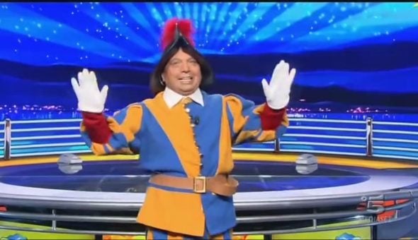 Auguri a Chiambretti! Eccolo a Striscia con Angelino Alano, con gli orecchini di Equitalia e le 