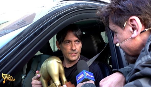 Tapiro d’oro a Simone Inzaghi dopo la conquista dello scudetto da parte del Napoli. Oggi a Striscia