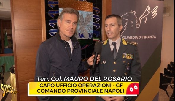 Napoli, gli scontrini latitano proprio al bar della dogana. Dopo Striscia, arriva l’intervento della Guardia di Finanza. Oggi a Striscia
