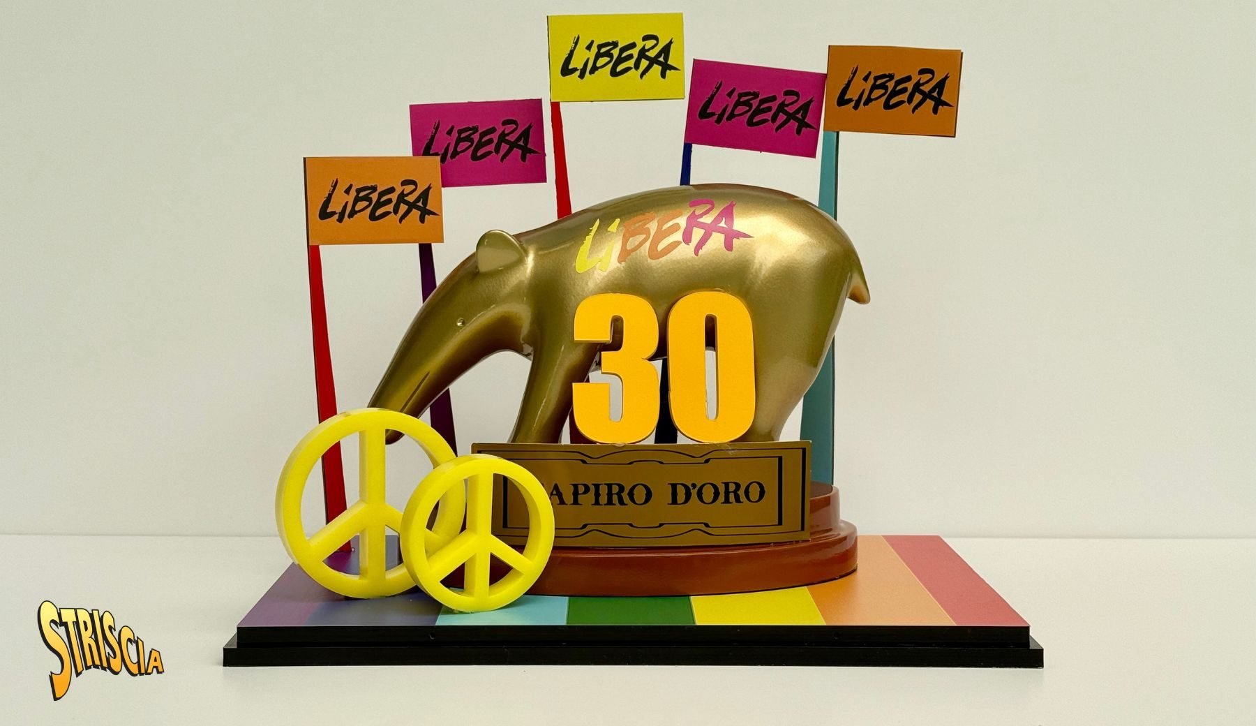 Striscia a fianco di Libera: all’asta un Tapiro personalizzato per celebrare “30 anni di impegno contro le mafie e la corruzione” con Stefania Petyx