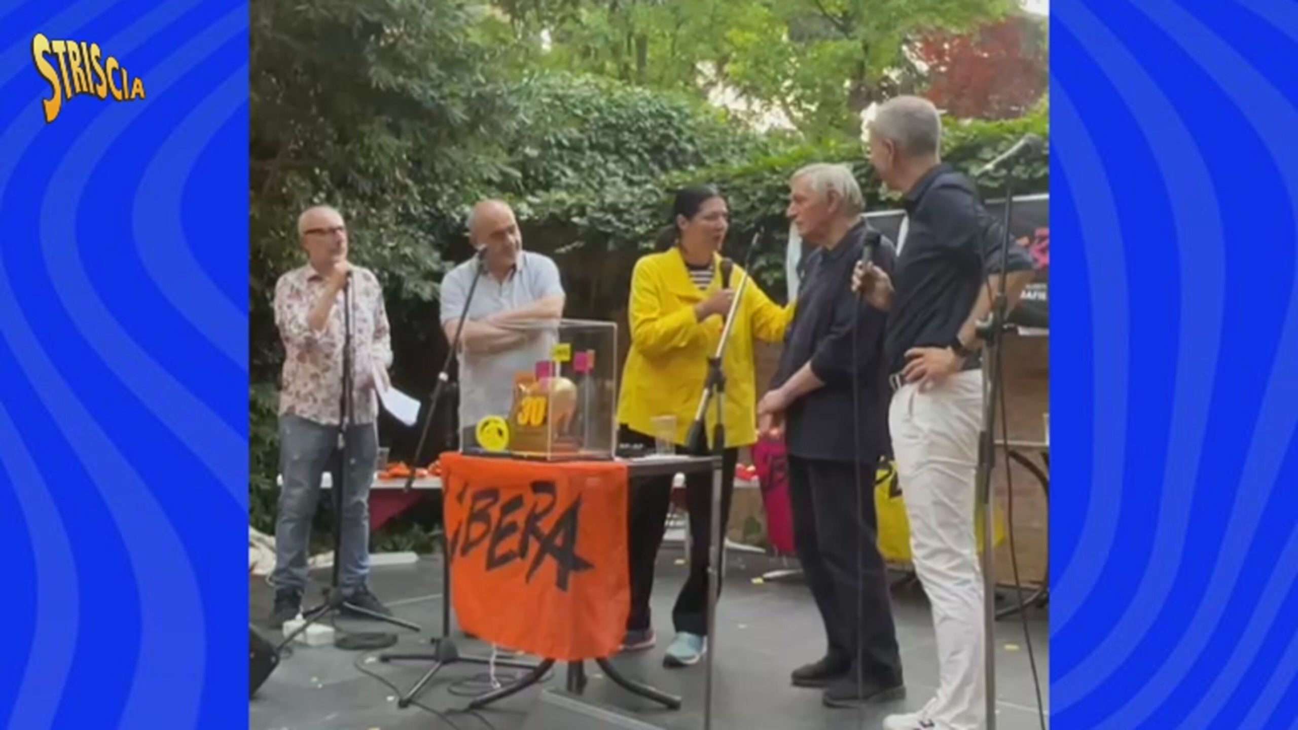 Stefania Petyx all’asta di Libera: gli associati, auto-tassandosi, compreranno il Tapiro per regalarlo a don Ciotti!