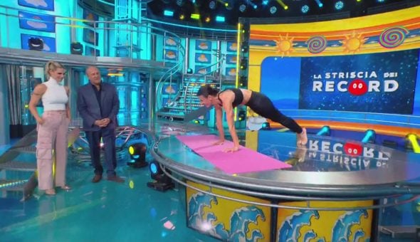 La Striscia dei record: flessioni in studio