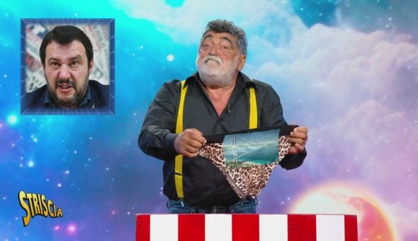 In offerta il costume di Salvini con stampato il ponte sullo stretto di Messina