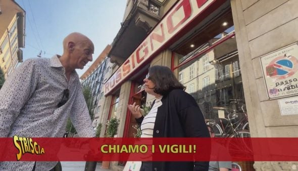 Nuovo esperimento sociale di Valerio Staffelli: come reagisce la gente davanti all'abbandono di un cane?