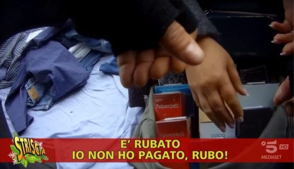 Mercato abusivo nei pressi dell’Esquilino di Roma, i residenti sono disperati: tra merce rubata, droga e degrado. Una nostra troupe era stata aggredita proprio lì