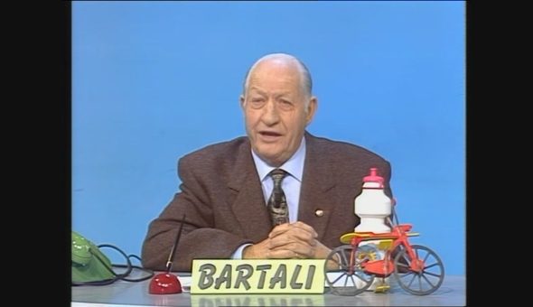Gino Bartali e quelle 50 cadute in bici: il campione a Striscia racconta quante volte si è rotto il naso