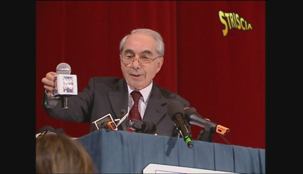 Amato ha dei problemi con i microfoni