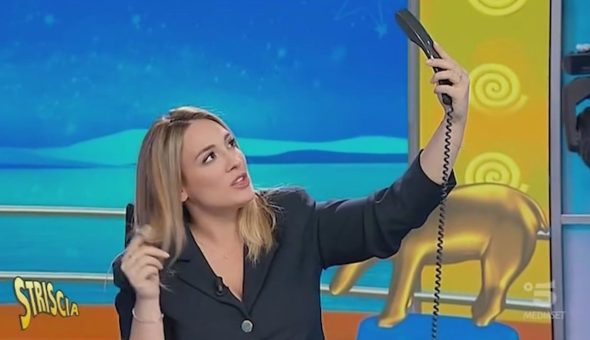 Le mille imitazioni di Francesca Manzini a Striscia!
