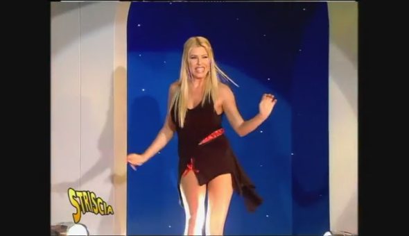 Loredana Lecciso, l'esordio della conduzione a Striscia vent'anni fa