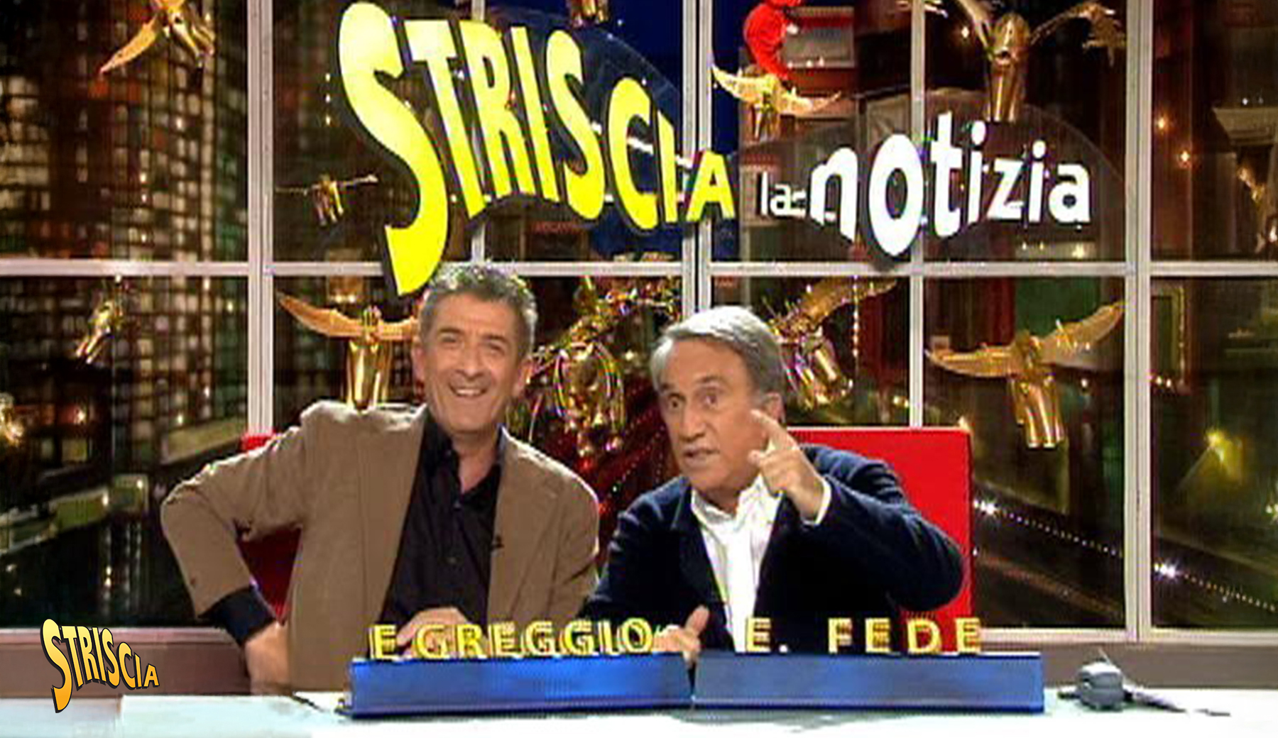 Striscia ricorda il Direttorissimo del TG4 Emilio Fede con i suoi famosi fuori onda